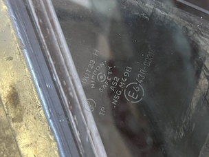 Стекло для Mazda Proceed