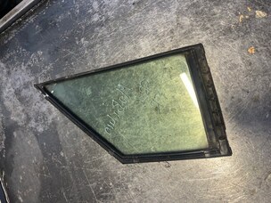 Форточка двери для Honda Mobilio