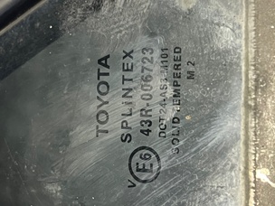 Форточка двери для Toyota Avensis