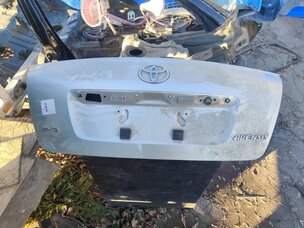 Крышка багажника для Toyota Avensis